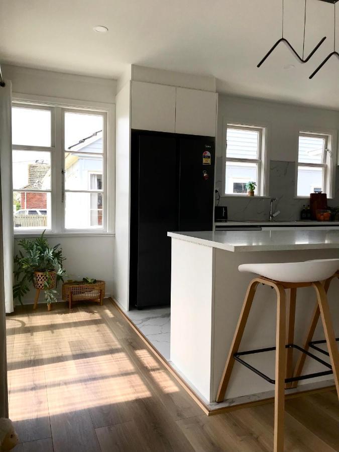 Bright & Comfy Stay In Newly Renovated Home With Parking Auckland Eksteriør billede