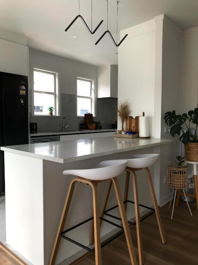 Bright & Comfy Stay In Newly Renovated Home With Parking Auckland Eksteriør billede