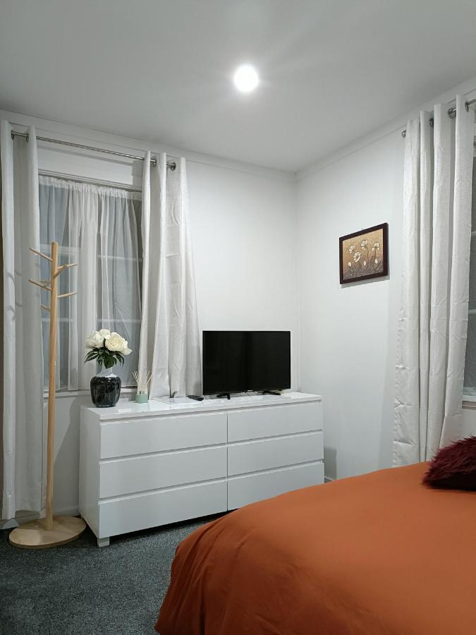 Bright & Comfy Stay In Newly Renovated Home With Parking Auckland Eksteriør billede