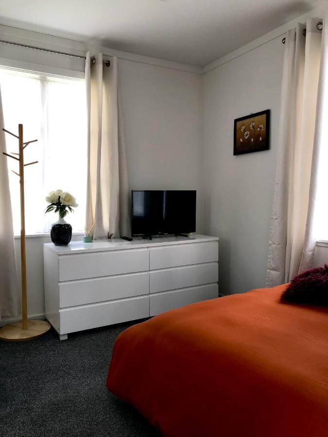 Bright & Comfy Stay In Newly Renovated Home With Parking Auckland Eksteriør billede